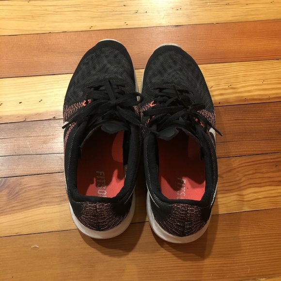 Nike polka dot gym shoes 9.5 - Picture 4 of 5